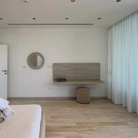 Vivo Mare 3 Bedroom * Aya Napa